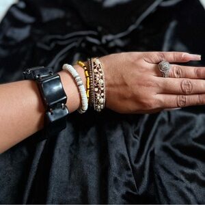 Assorted Women's Bracelet Set